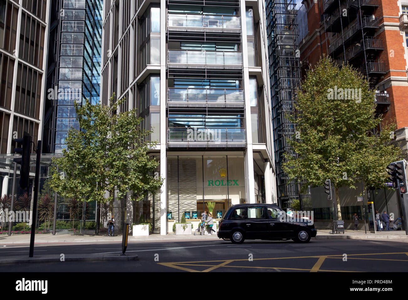 Apartments Over Designer Shops In Knightsbridge London Stock Photo Alamy