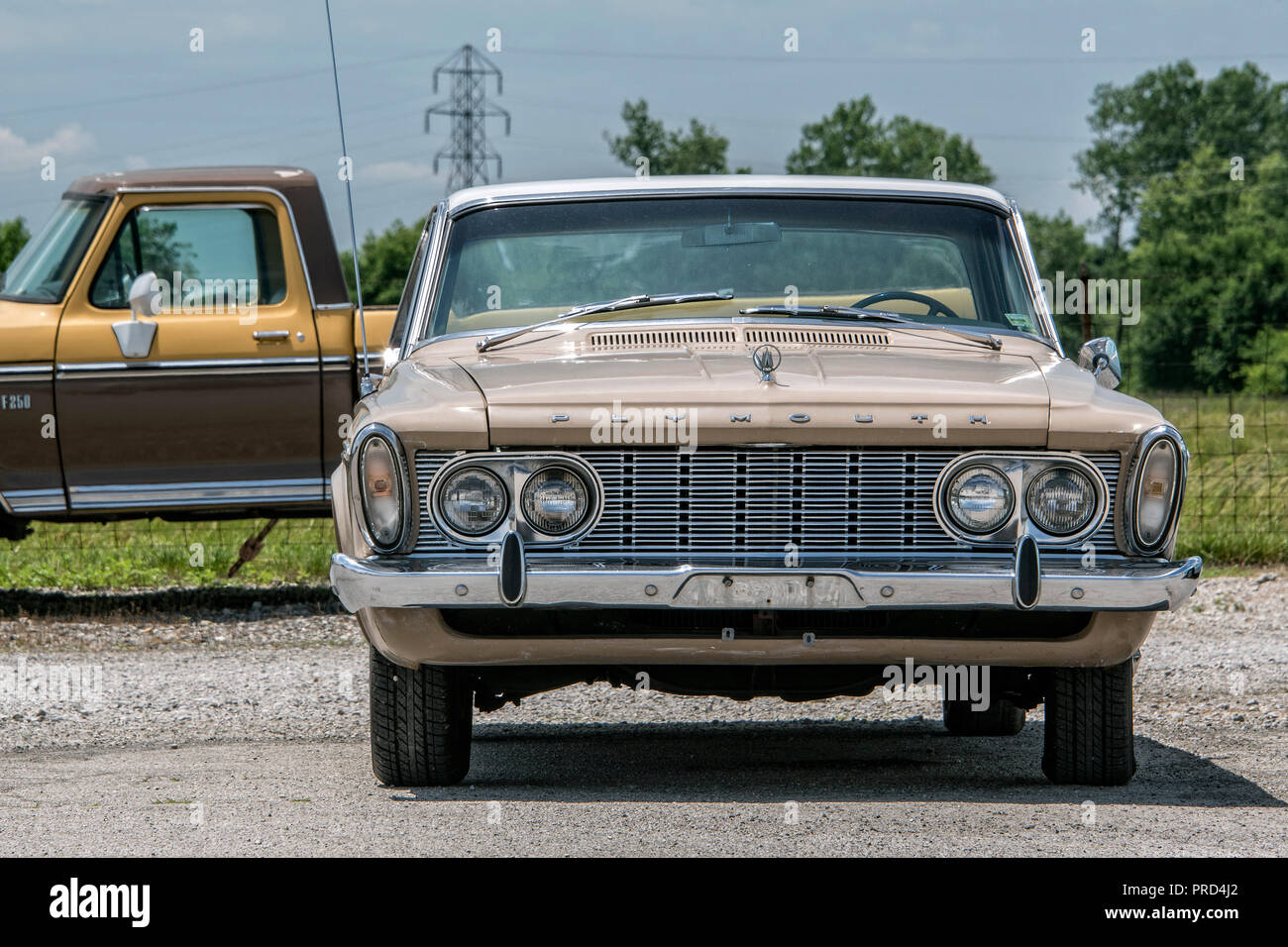 Plymouth at Country Classic Cars LLC car dealership on Route 66