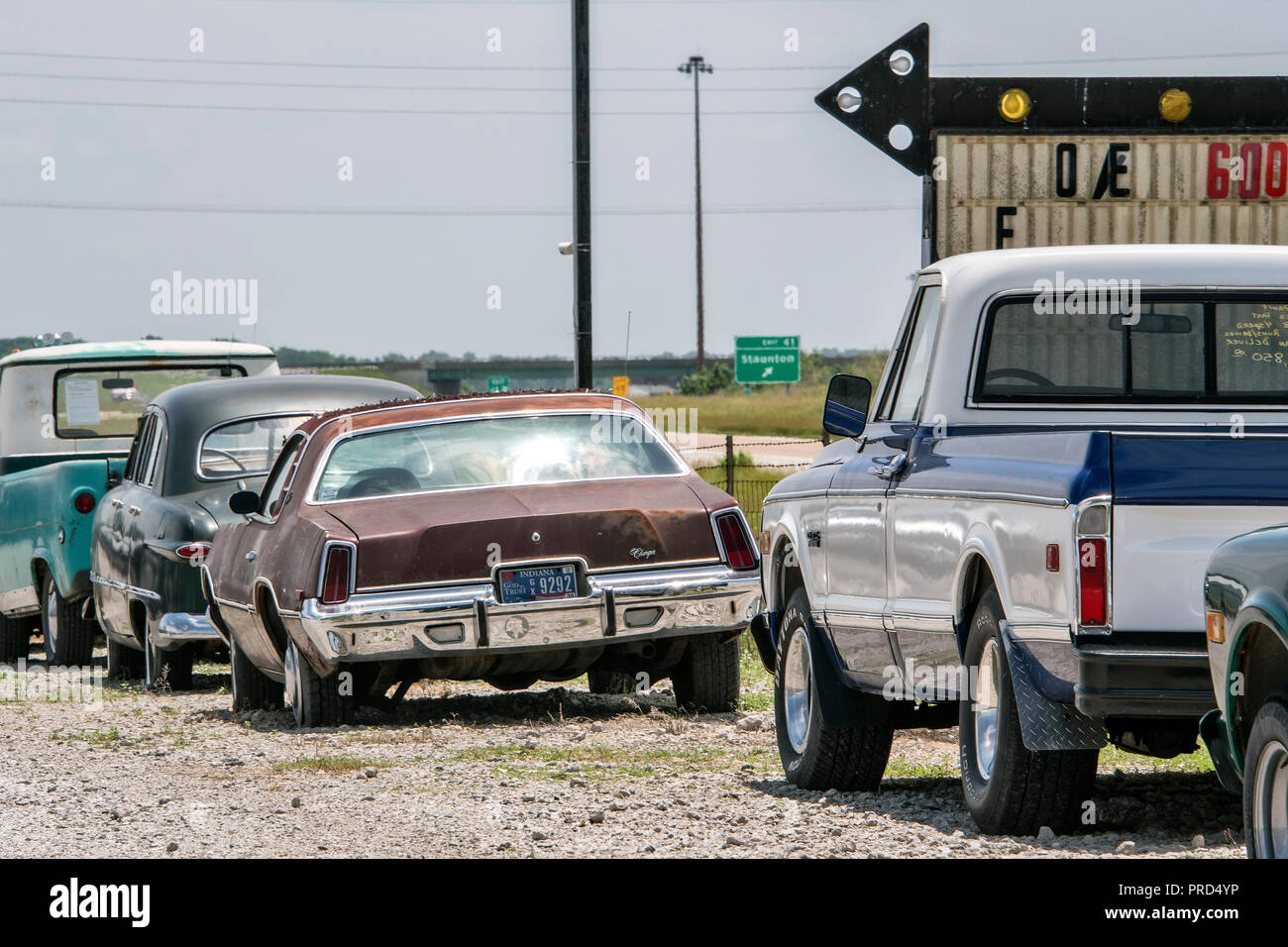 Classic cars at Country Classic Cars LLC car dealership on Route 66, Staunton, Illinois, USA. Stock Photo