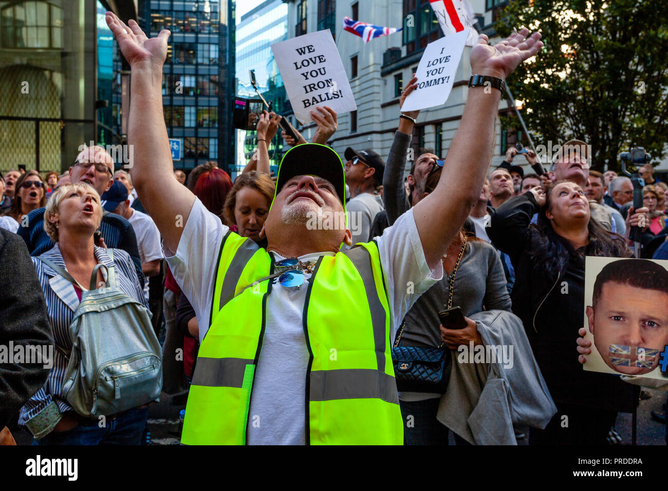 Supporters Of The Right Wing Activist Tommy Robinson Show Support Outside The Old Bailey As He Answers A Charge For Contempt Of Court, London, UK Stock Photo