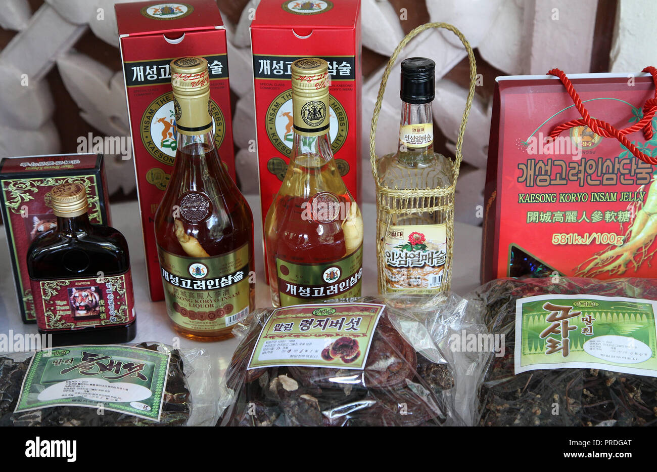 ブランデー Kaesong Koryo Insam Wine 750ml Kaesong Koryo Insam Wine 750ml ブランデー Kaesong Koryo Insam Wine