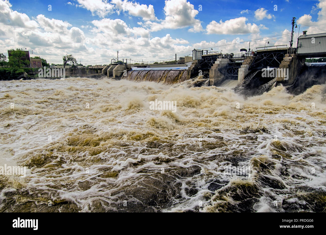 A weir across the Mississippi river in Minnesota Stock Photo Alamy