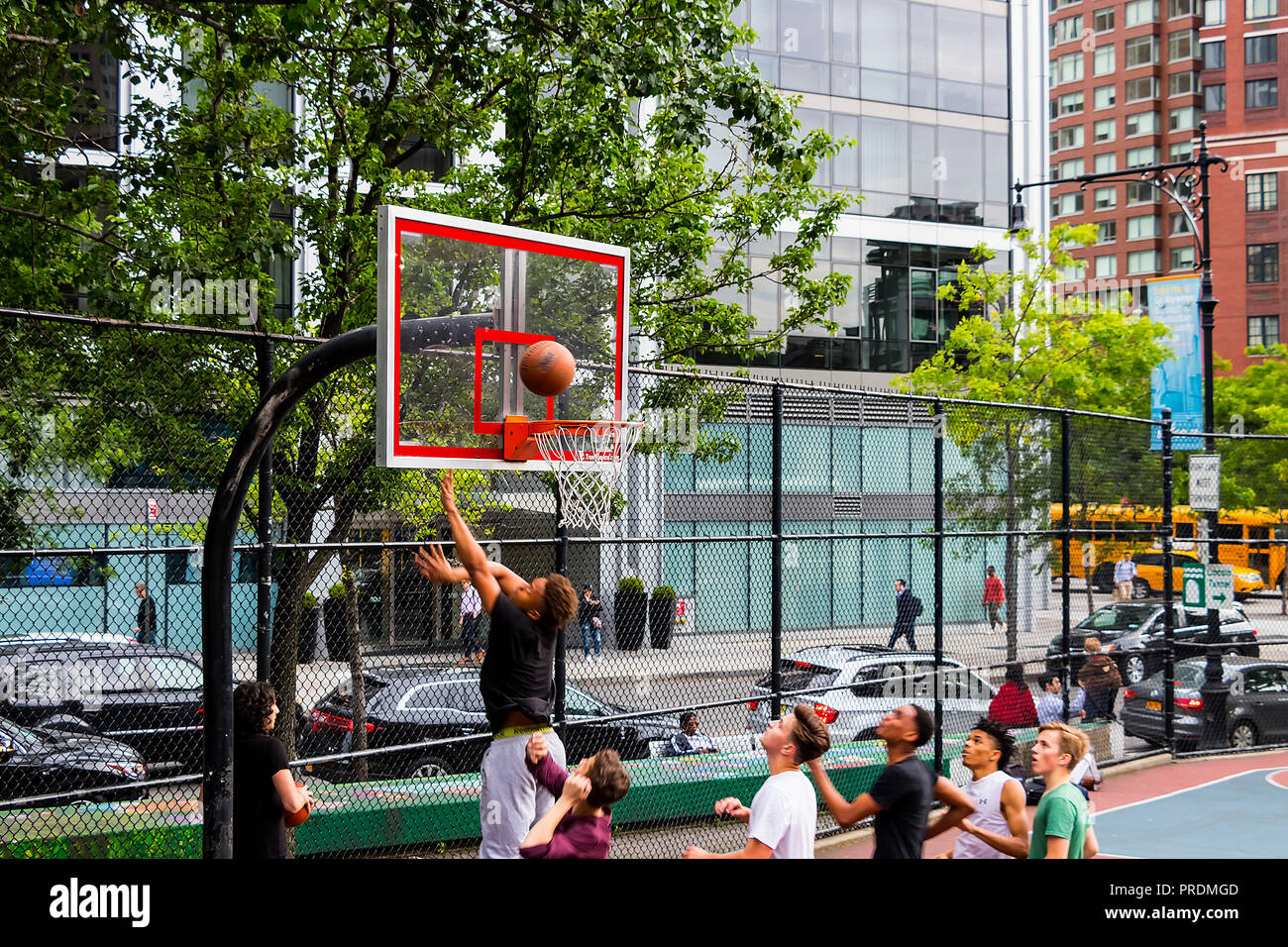 New york basketball park hi-res stock photography and images - Alamy