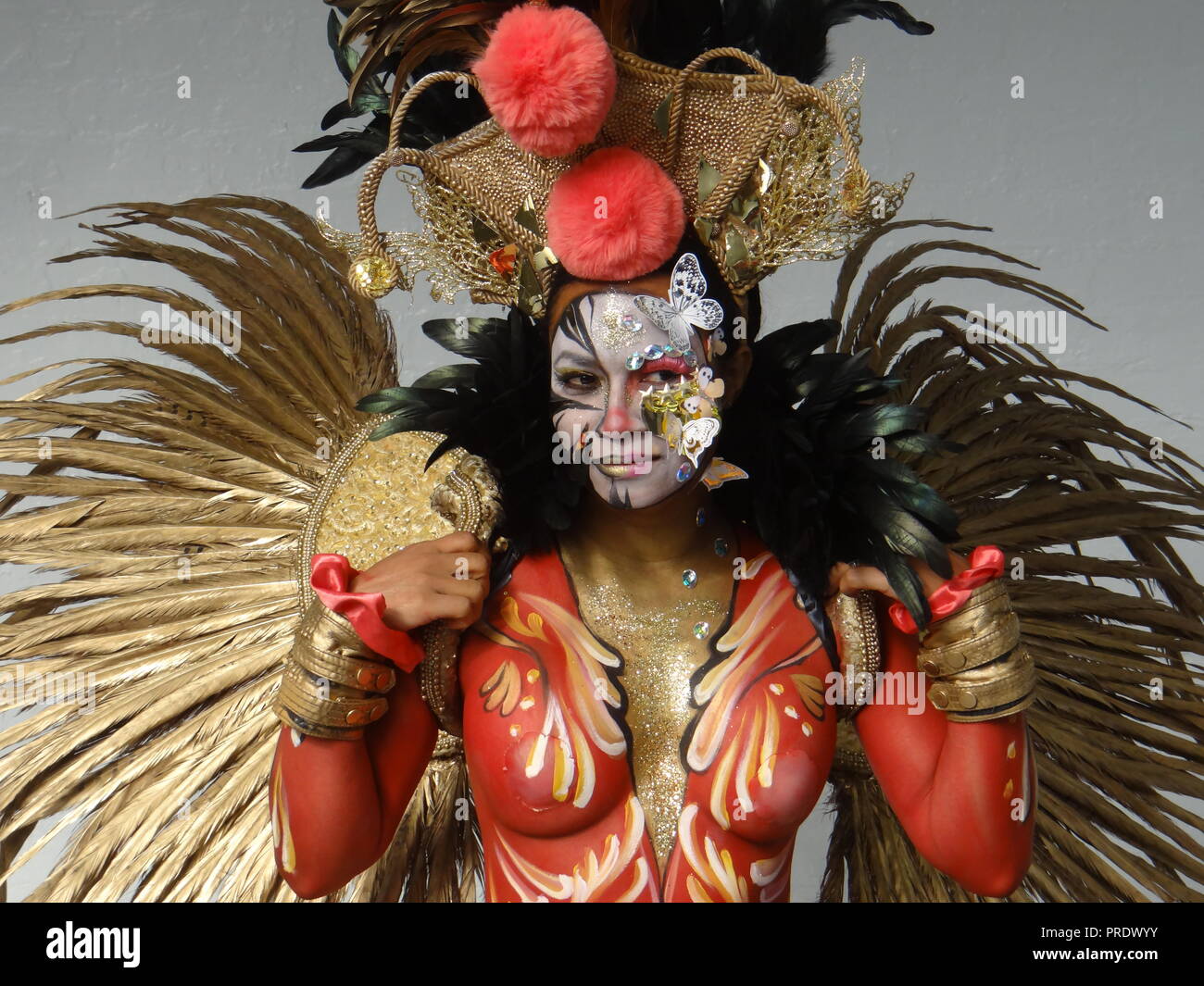 Circus theme body painting hi-res stock photography and images - Page 2 -  Alamy