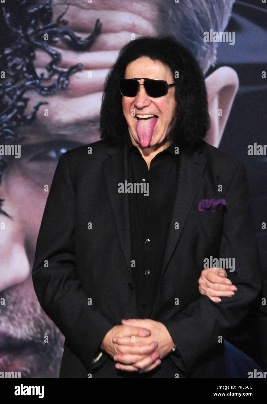 Gene simmons tongue hi-res stock photography and images - Alamy, image size:921x1390