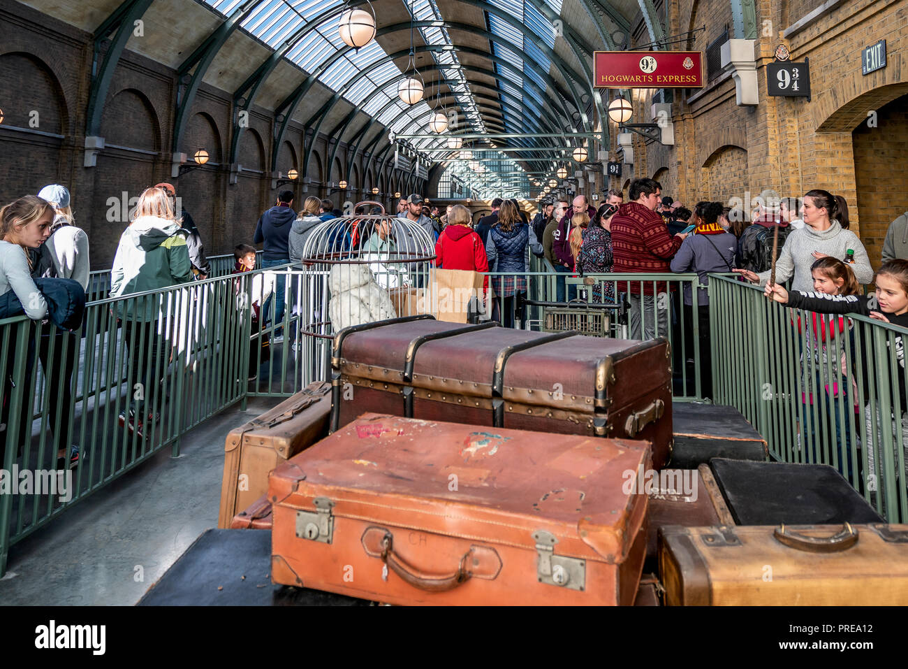 Harry potter train station movie hires stock photography and images