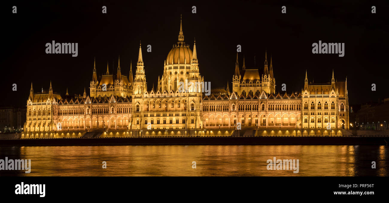 Hungarian Parliament Building at night, Budapest, Hungary Stock Photo