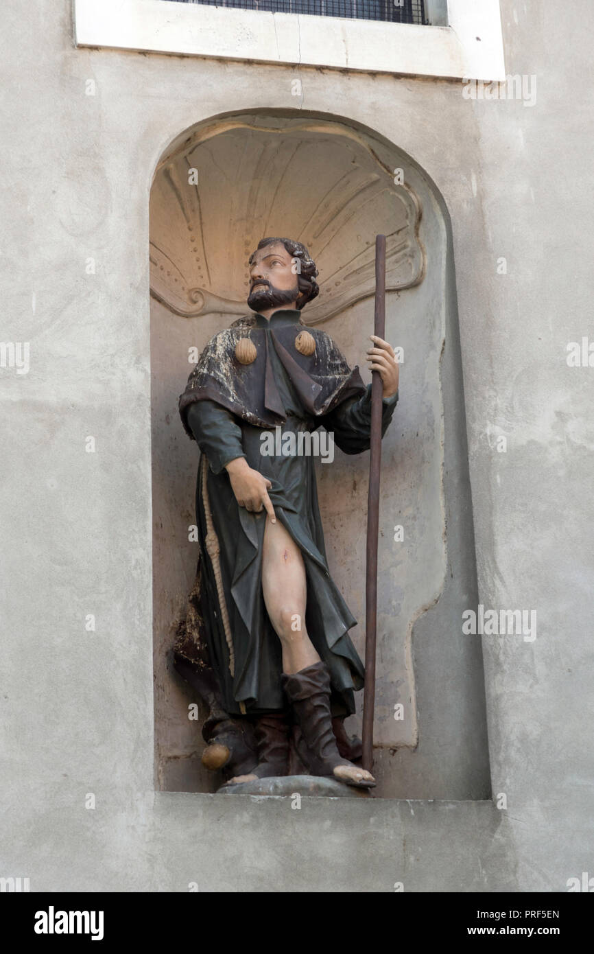 Religious statue alcove hires stock photography and images Alamy