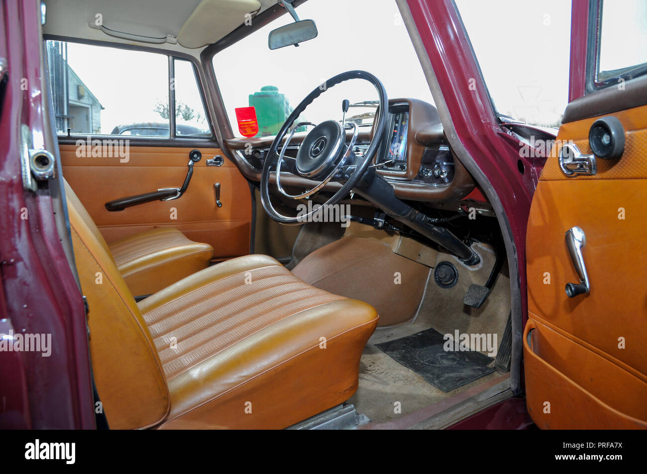 Dashboard old mercedes car hi-res stock photography and images - Alamy