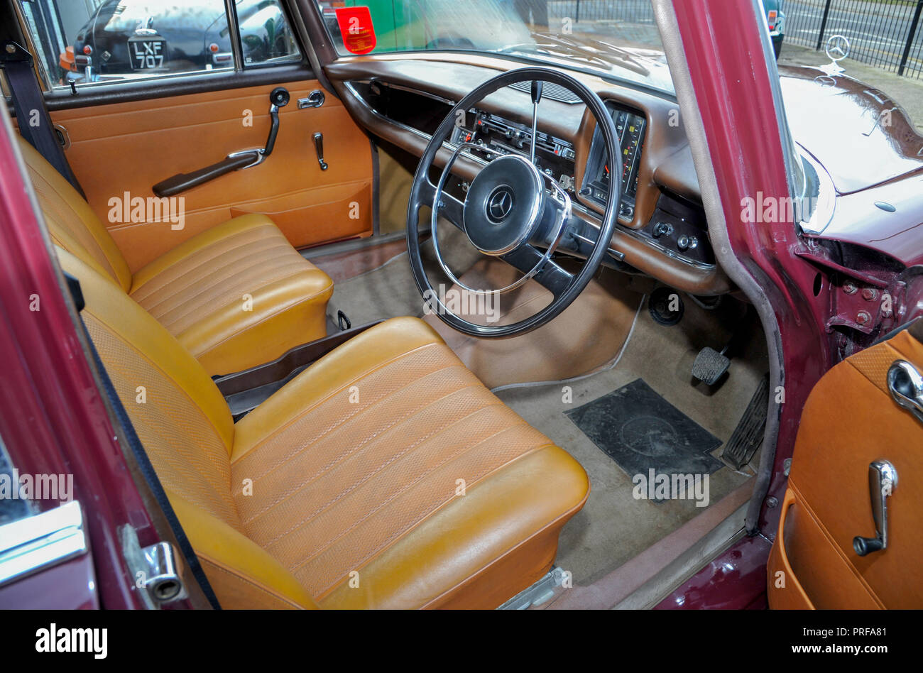 Dashboard old mercedes car hi-res stock photography and images - Alamy