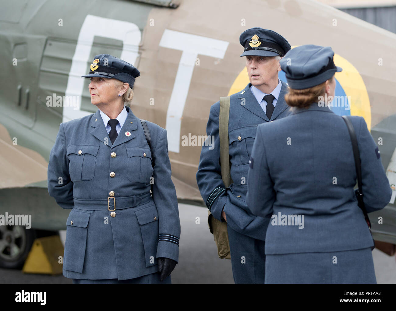 Men and women in 1940’s style RAF uniforms with a Hurricane aircraft at the Welshpool 1940’s Weekend Stock Photo