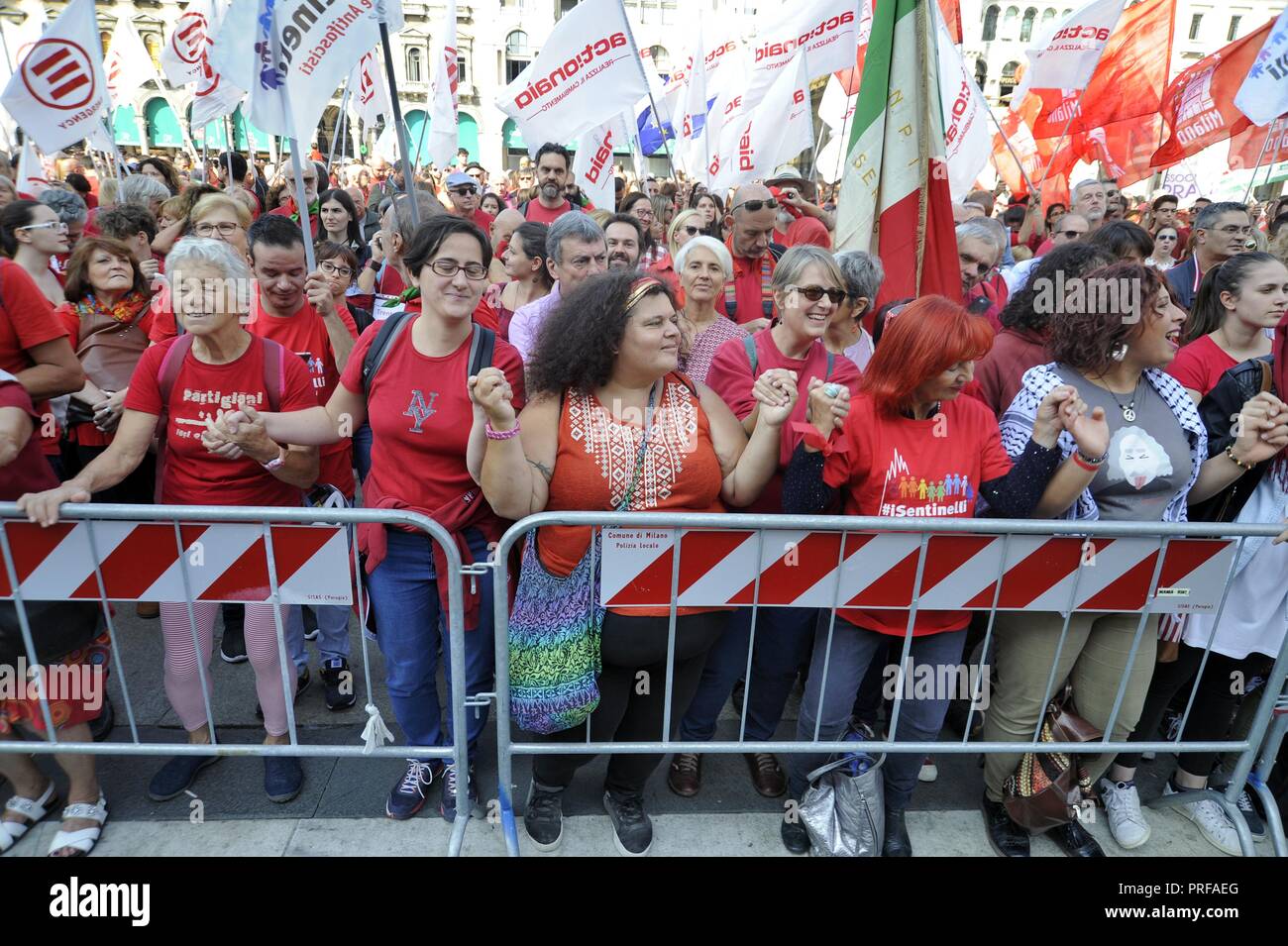 Milan, 30 September 2018, 'Red T-shirt' demonstration, organized by ANPI (National Association of Italian Partisans) and other groups of Civil Society. 25 thousand in Piazza del Duomo with the watchword 'Zero Intolerance' against rising fascism and the security policies of the government and the Minister of the Interior Salvini Stock Photo
