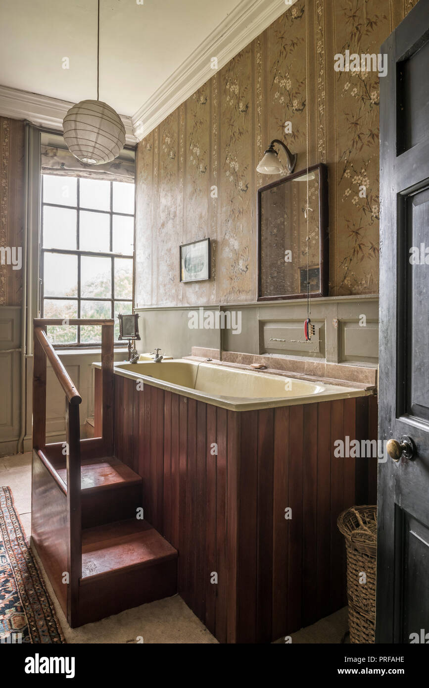 1940s raised bath to allow bather view from window Stock Photo