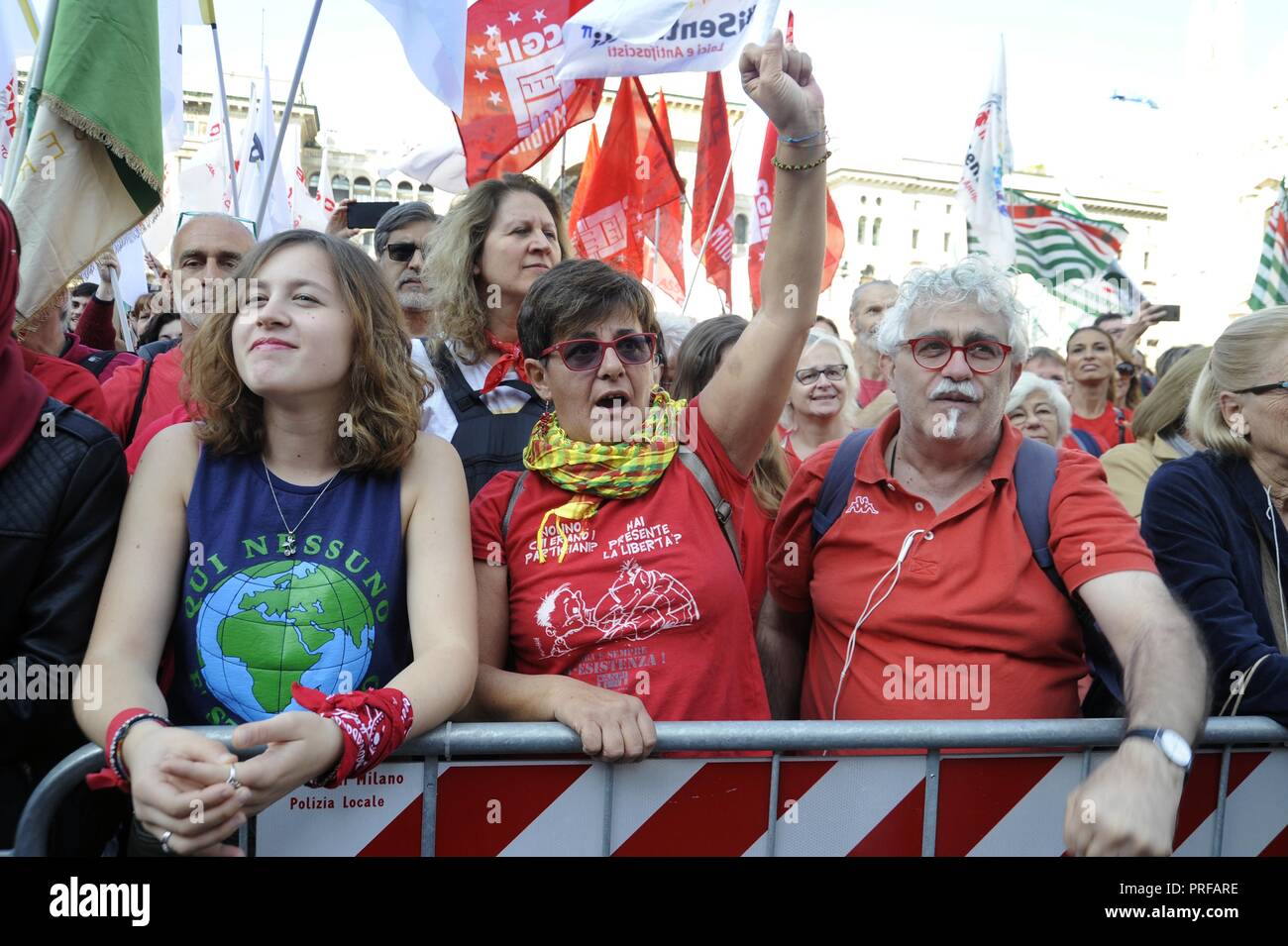 Milan, 30 September 2018, 'Red T-shirt' demonstration, organized by ANPI (National Association of Italian Partisans) and other groups of Civil Society. 25 thousand in Piazza del Duomo with the watchword 'Zero Intolerance' against rising fascism and the security policies of the government and the Minister of the Interior Salvini Stock Photo