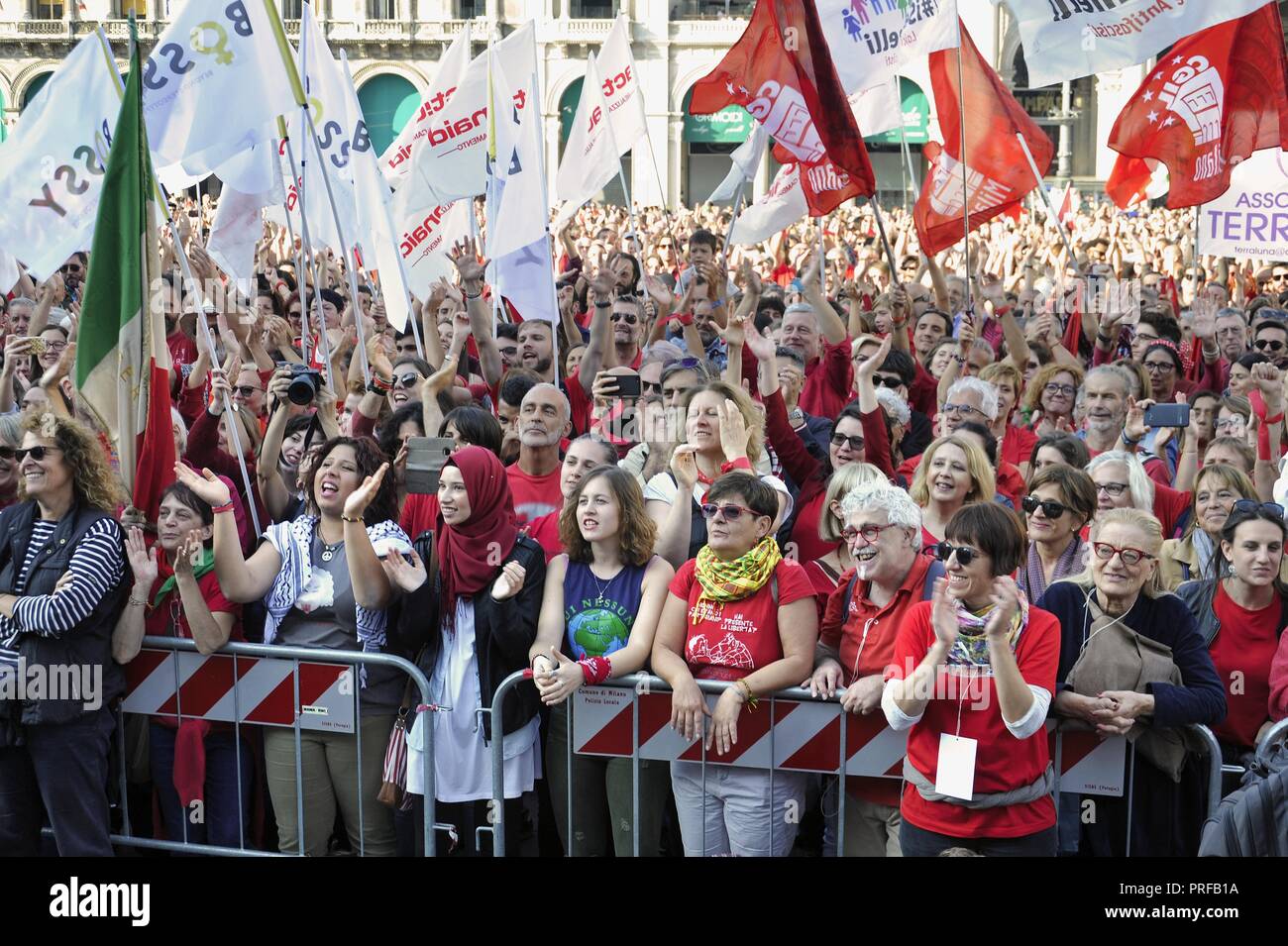 Milan, 30 September 2018, 'Red T-shirt' demonstration, organized by ANPI (National Association of Italian Partisans) and other groups of Civil Society. 25 thousand in Piazza del Duomo with the watchword 'Zero Intolerance' against rising fascism and the security policies of the government and the Minister of the Interior Salvini Stock Photo