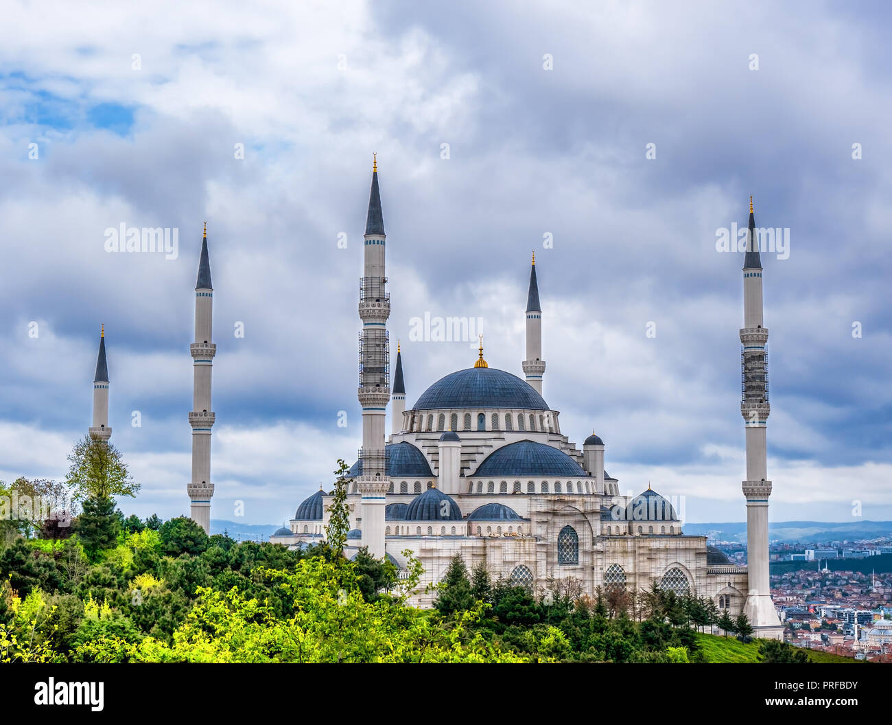 Camlica Mosque ( Camlica Tepesi Camii ), largest mosque in Asia Minor