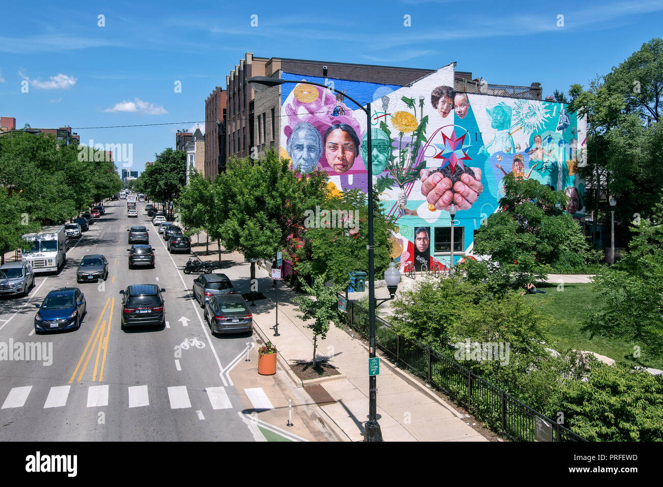 North Milwaukee Avenue with large wall mural, Wicker Park, Chicago, Illinois, USA Stock Photo