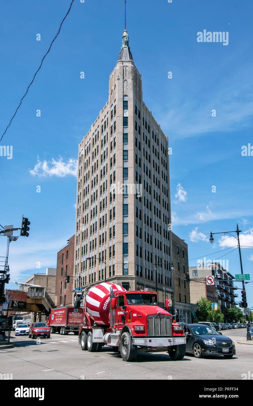 Art Deco Coyote Building (Northwest Tower), with Hotel Robey, North Milwaukee Avenue, Wicker Park, Chicago, Illinois, USA Stock Photo