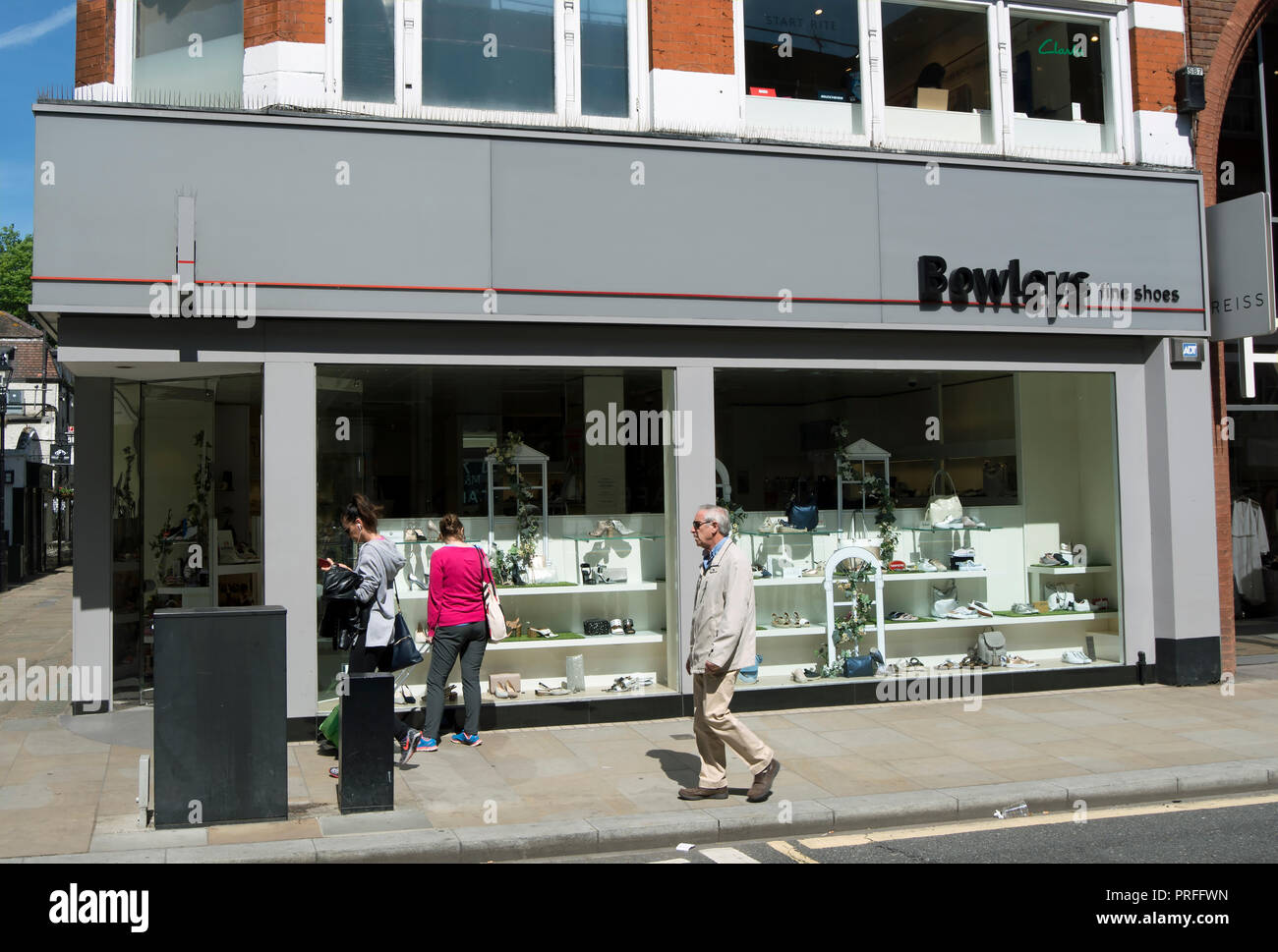 Shoes store window hi-res stock photography and images - Alamy