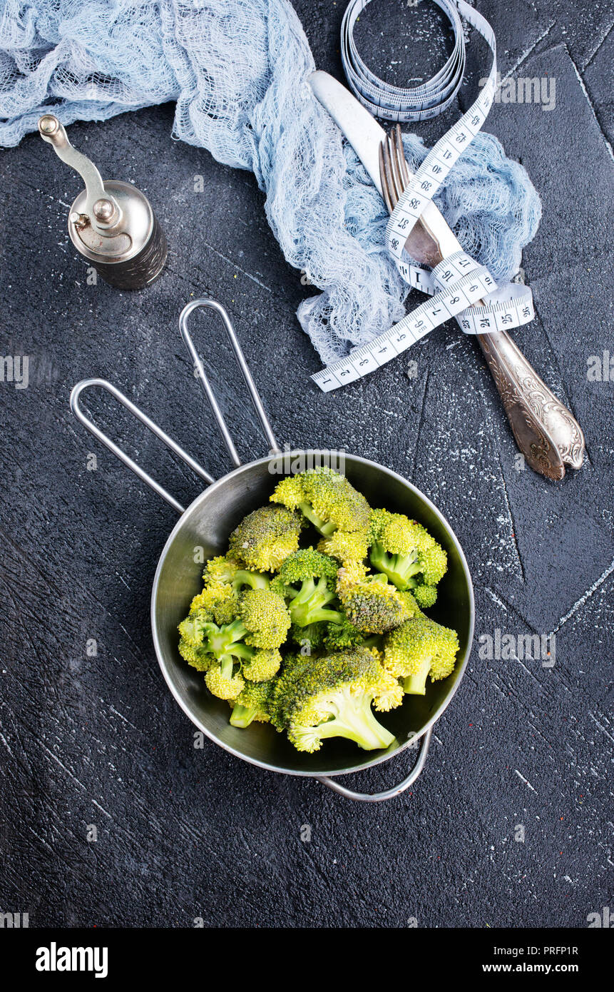 raw broccoli, diet food, fresh broccoli in pan Stock Photo Alamy