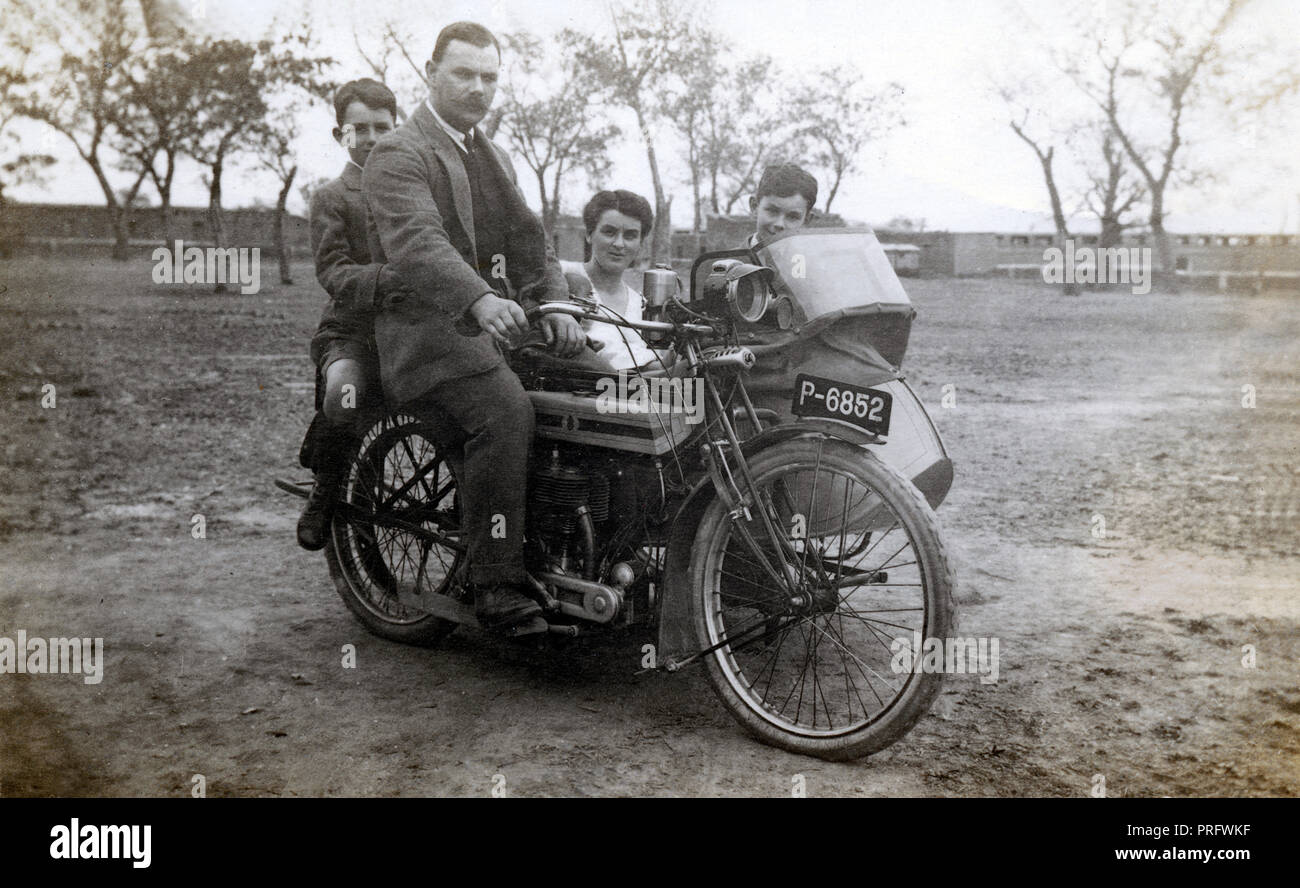 Man & family on 1915 Triumph Model H motorcycle & sidecar circa 1915 Stock Photo