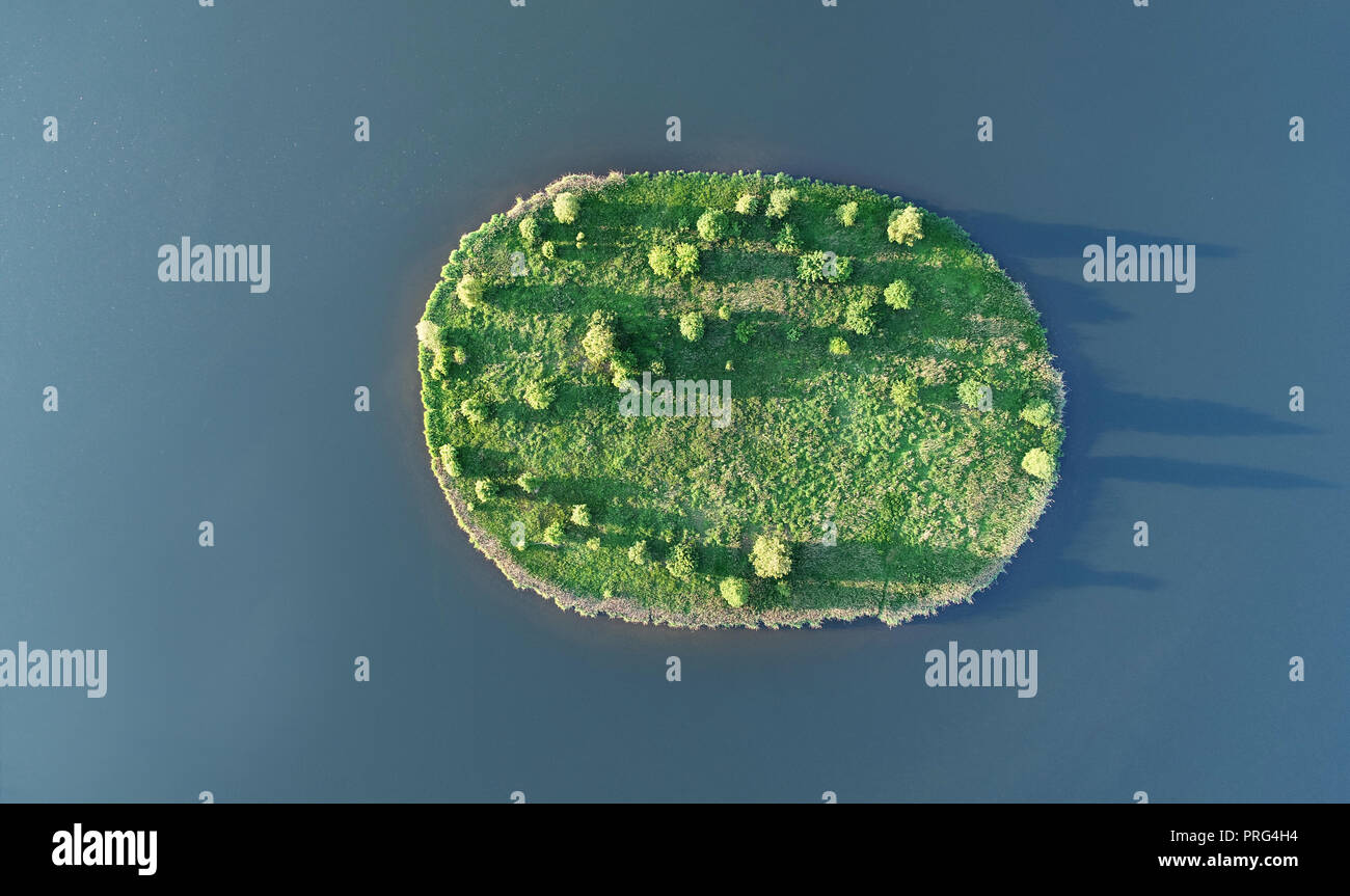Small green island hi-res stock photography and images - Alamy