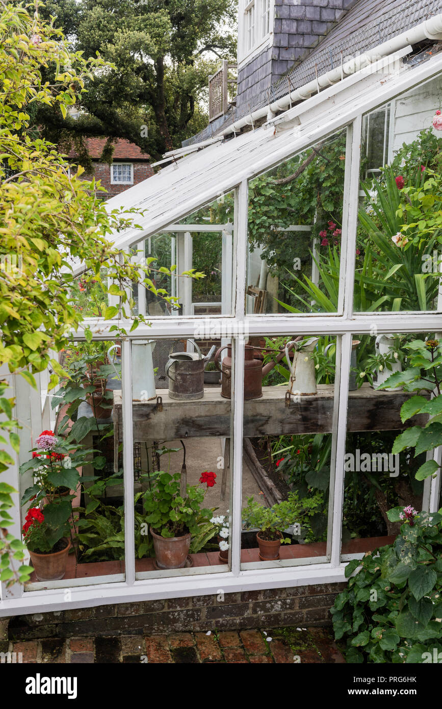 English greenhouse hi-res stock photography and images - Alamy