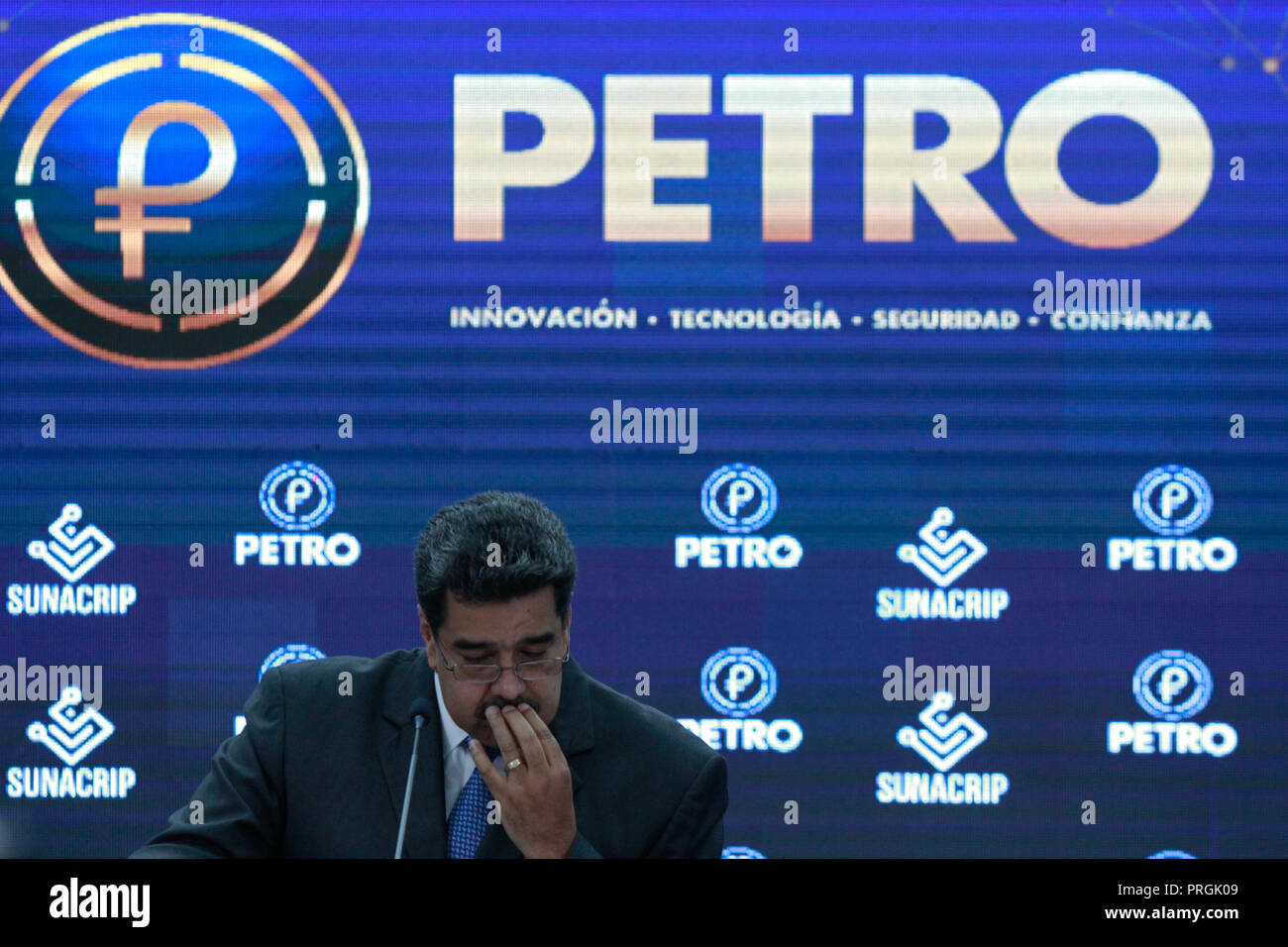 Caracas, Venezuela. 01st Oct, 2018. Nicolas Maduro, president of Venezuela,  announces at a press conference the introduction of a block chain of the  crypto currency Petro. Credit: Boris Vergara/dpa/Alamy Live News Stock