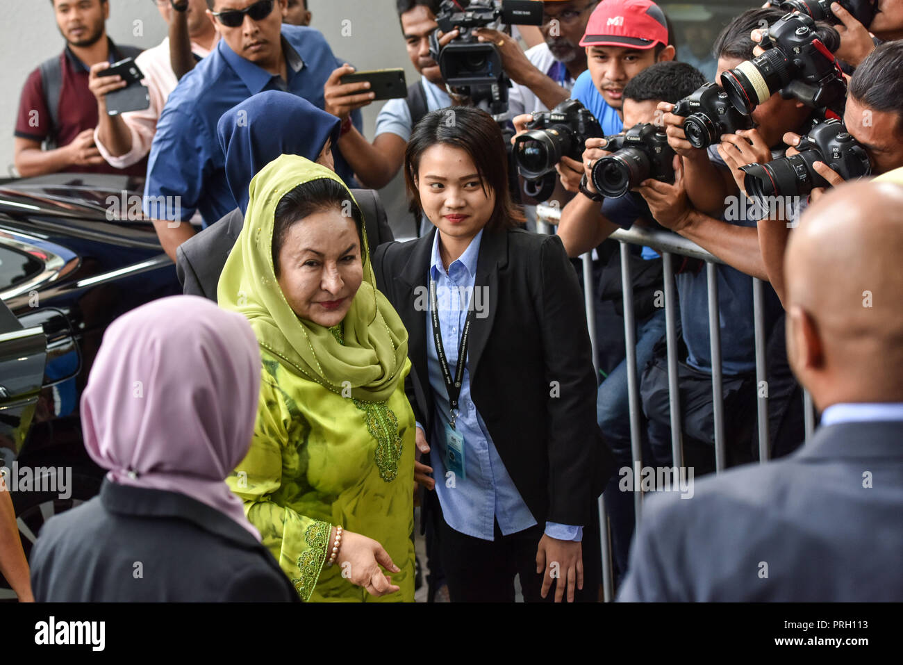 Putrajaya Malaysia 3rd Oct 2018 Rosmah Mansor 2nd L Wife Of Former Malaysian Prime Minister Najib Razak Arrives For Questioning At The Headquarters Of Malaysian Anti Corruption Commission Macc In The Administrative Center