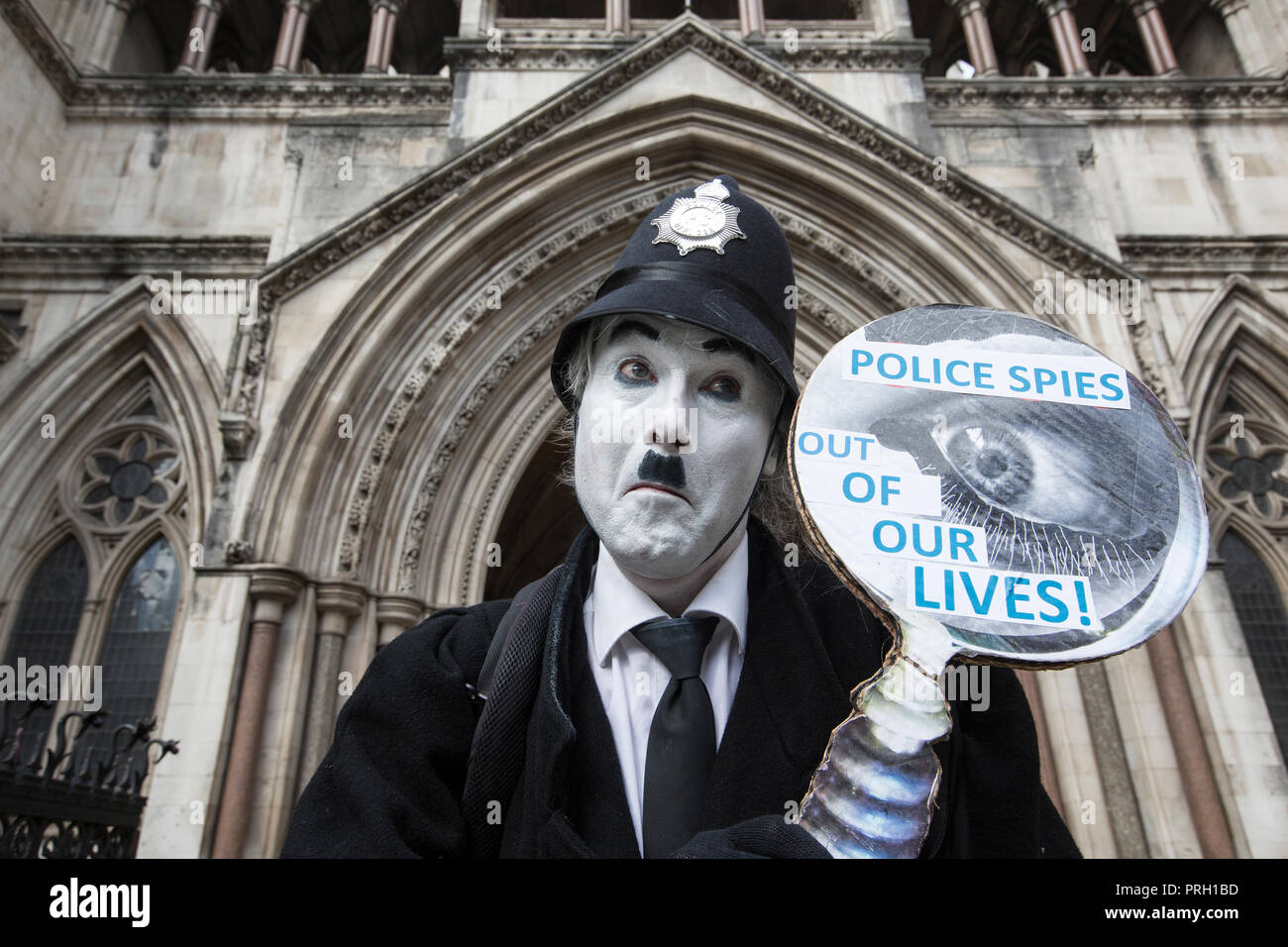 London, UK. 3rd Oct 2018. Protester Against Undercover Police Officers outside High Court, Royal Courts of Justice, London, UK 3rd October 2018. The public have been shocked that women have been deceived into intimate relationships with undercover police officers in the United Kingdom. One woman is bringing a case about the human rights abuses she suffered in her relationship with undercover police officer Mark Kennedy while he infiltrated social and enviromental campaign groups. Credit: Jeff Gilbert/Alamy Live News Stock Photo