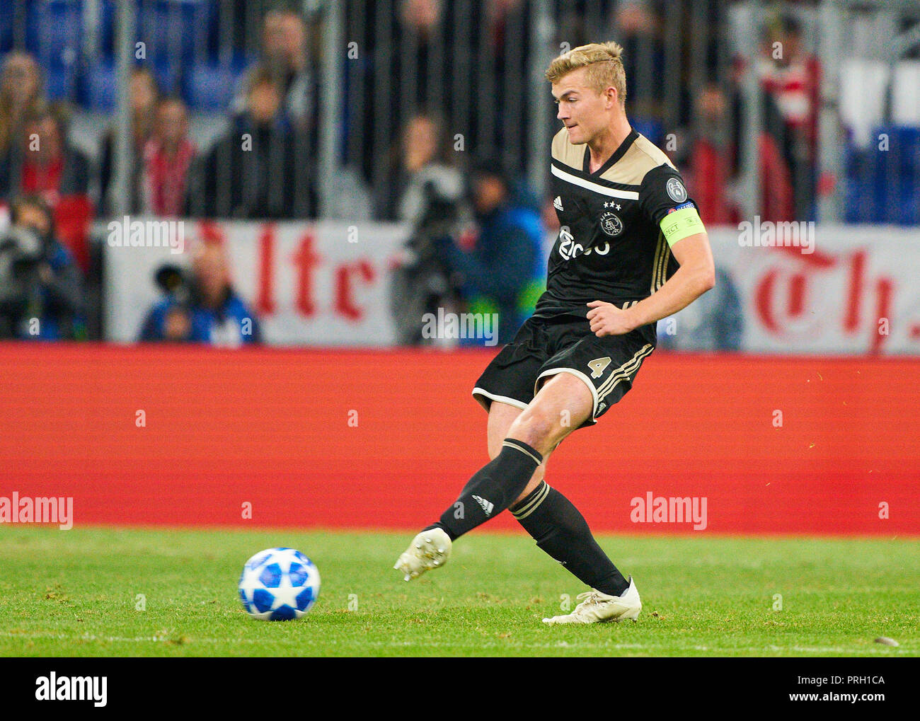 Munich Germany 2nd Oct 2018 Fc Bayern Soccer Munich October 02 2018 Matthijs De Ligt Amsterdam Nr 4 Drives Controls The Ball Action Full Size Single Action With Ball Full Body Whole Figure