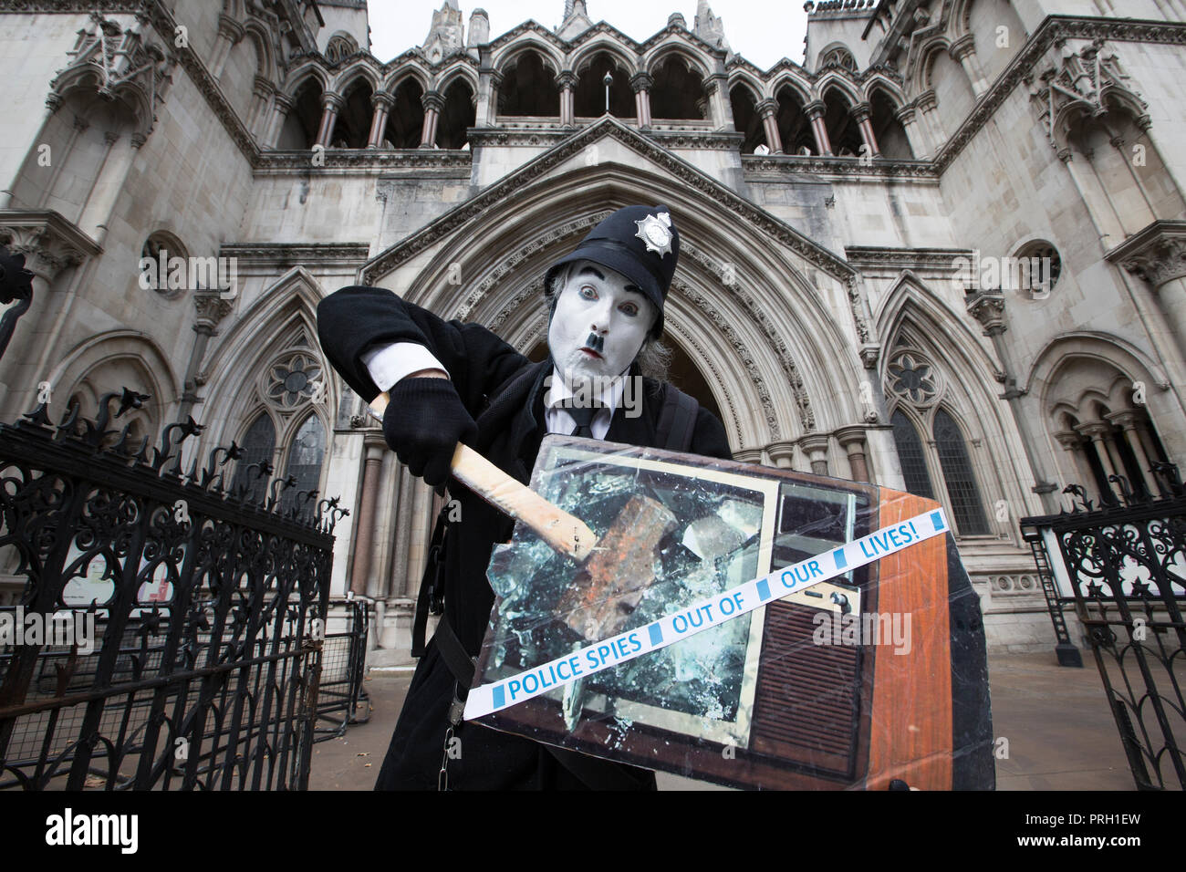 London, UK. 3rd Oct 2018. Protester Against Undercover Police Officers outside High Court, Royal Courts of Justice, London, UK 3rd October 2018. The public have been shocked that women have been deceived into intimate relationships with undercover police officers in the United Kingdom. One woman is bringing a case about the human rights abuses she suffered in her relationship with undercover police officer Mark Kennedy while he infiltrated social and enviromental campaign groups. Credit: Jeff Gilbert/Alamy Live News Stock Photo