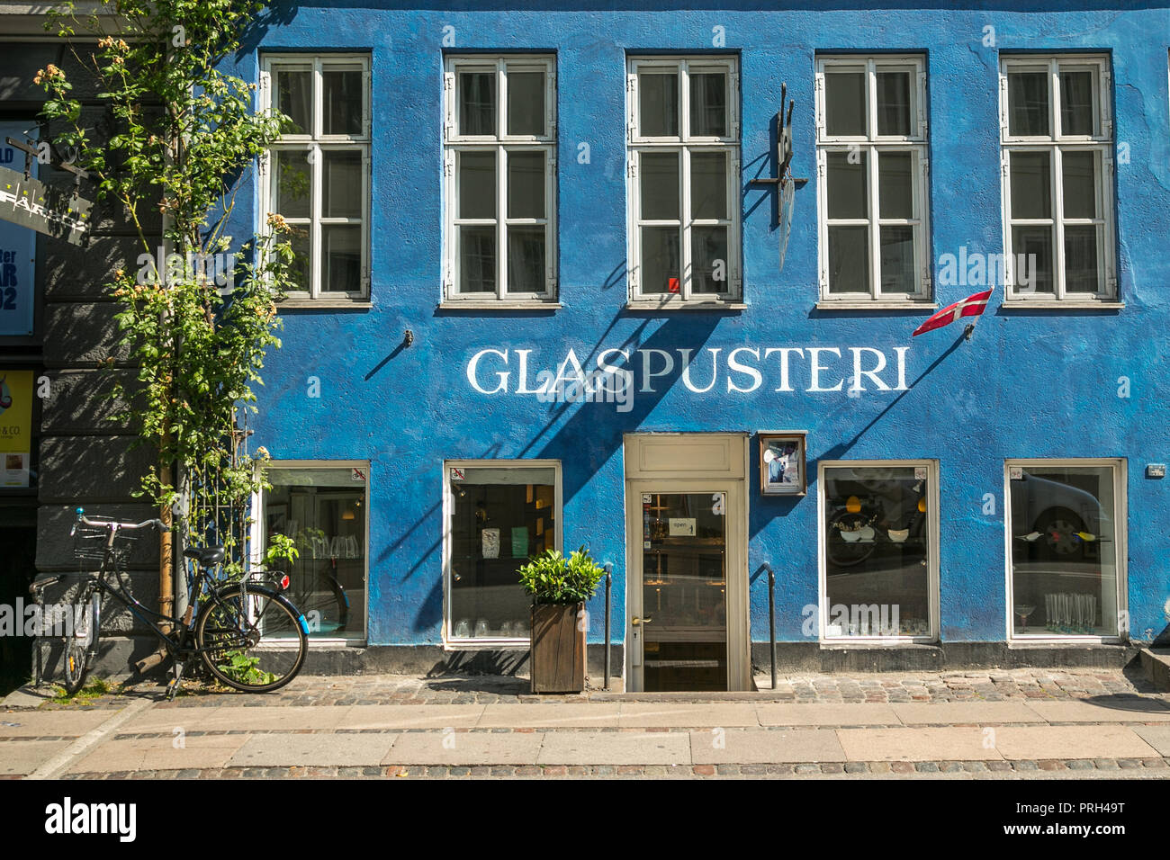 Blown glass hires stock photography and images Alamy