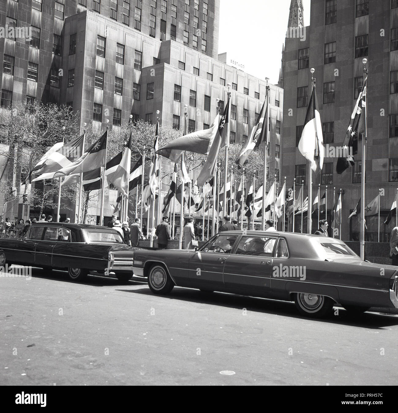 New york city street 1950s hi-res stock photography and images - Alamy