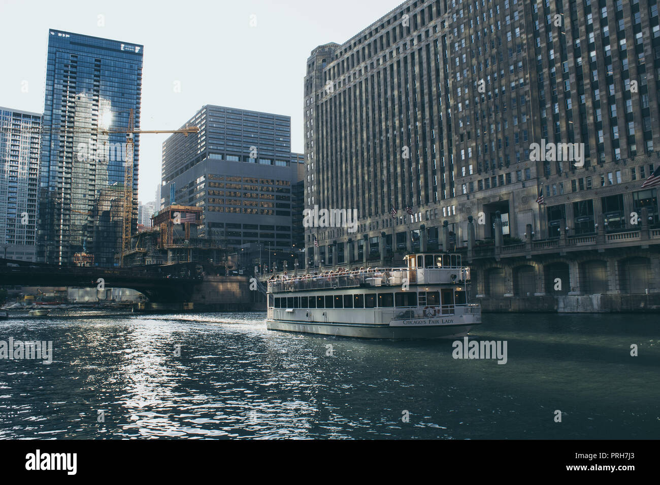 Buildings on waterfront chicago river hi-res stock photography and ...
