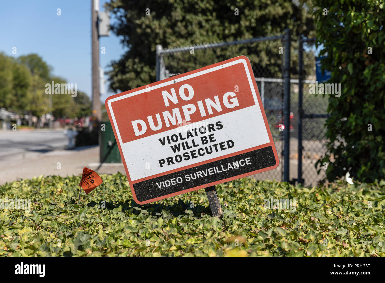 No dumping – Violators will be prosecuted – Video surveillance, sign; California, USA Stock Photo