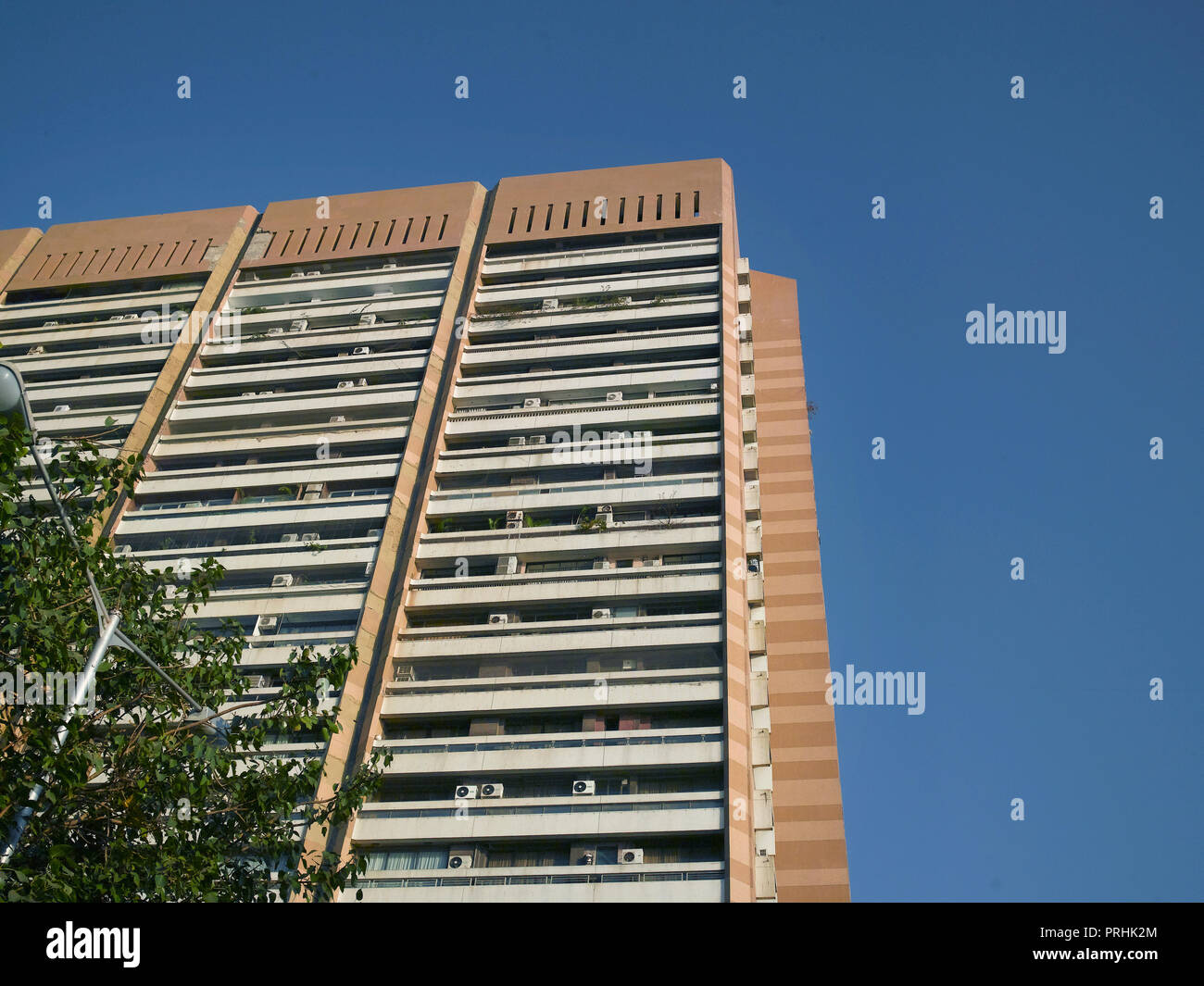 VIEW OF A RESIDENTIAL APARTMENT BUILDING ON MARINE DRIVE, MUMBAI, INDIA
