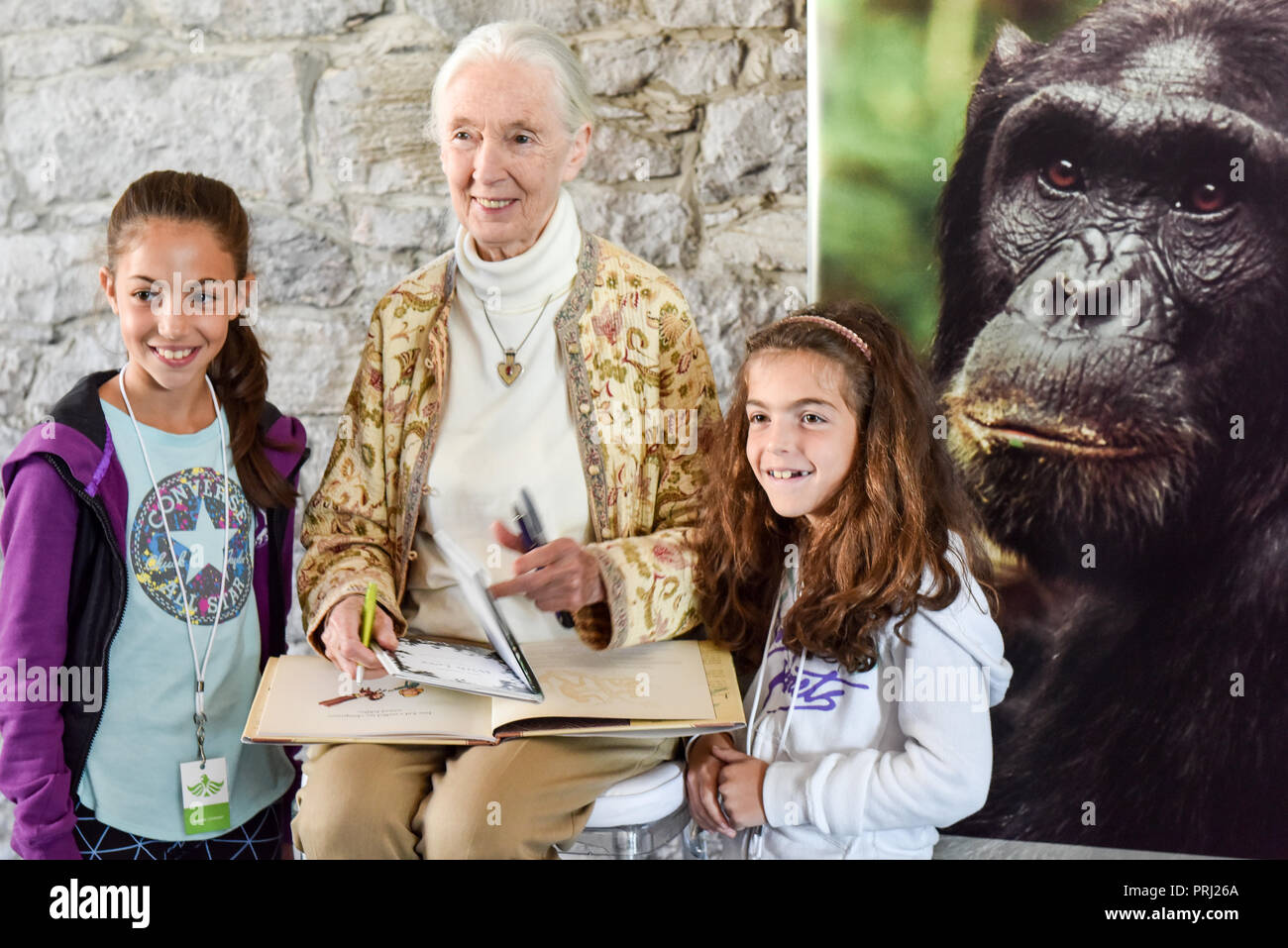 Jane Goodall surrounded by fans at the 2016 International Conference on Sustainable Veterinary Practice , Montreal, Canada Stock Photo
