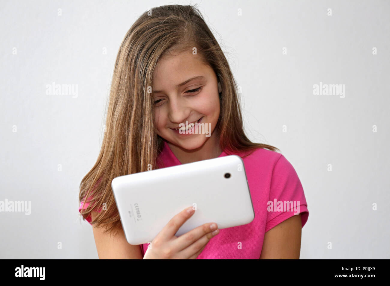 Girl tablet 15 hi-res stock photography and images - Alamy