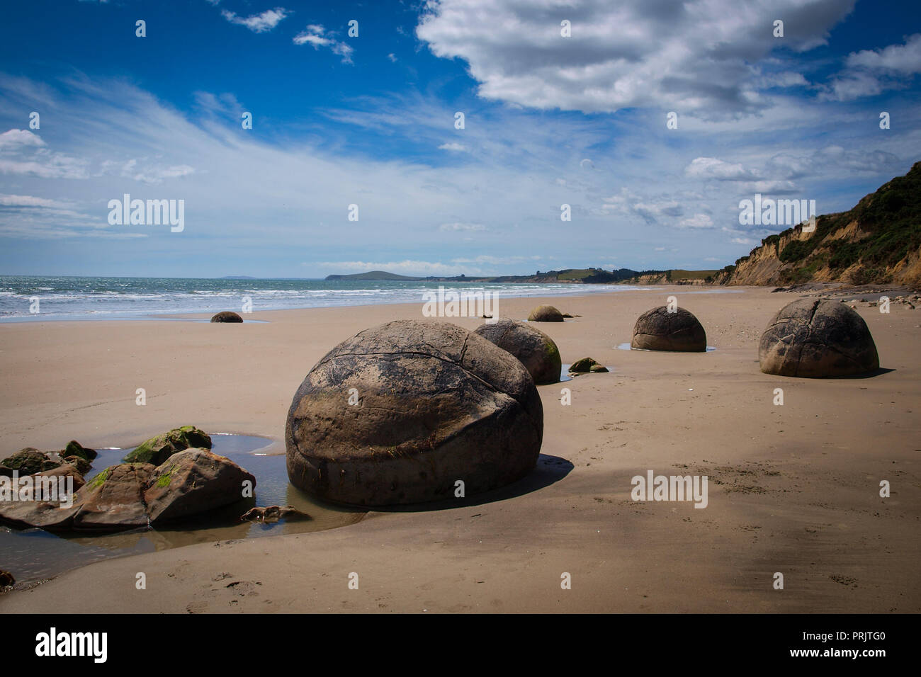 Moeraki boulders, a strange geological phenomena at a sunny beach near Dunedin Stock Photo