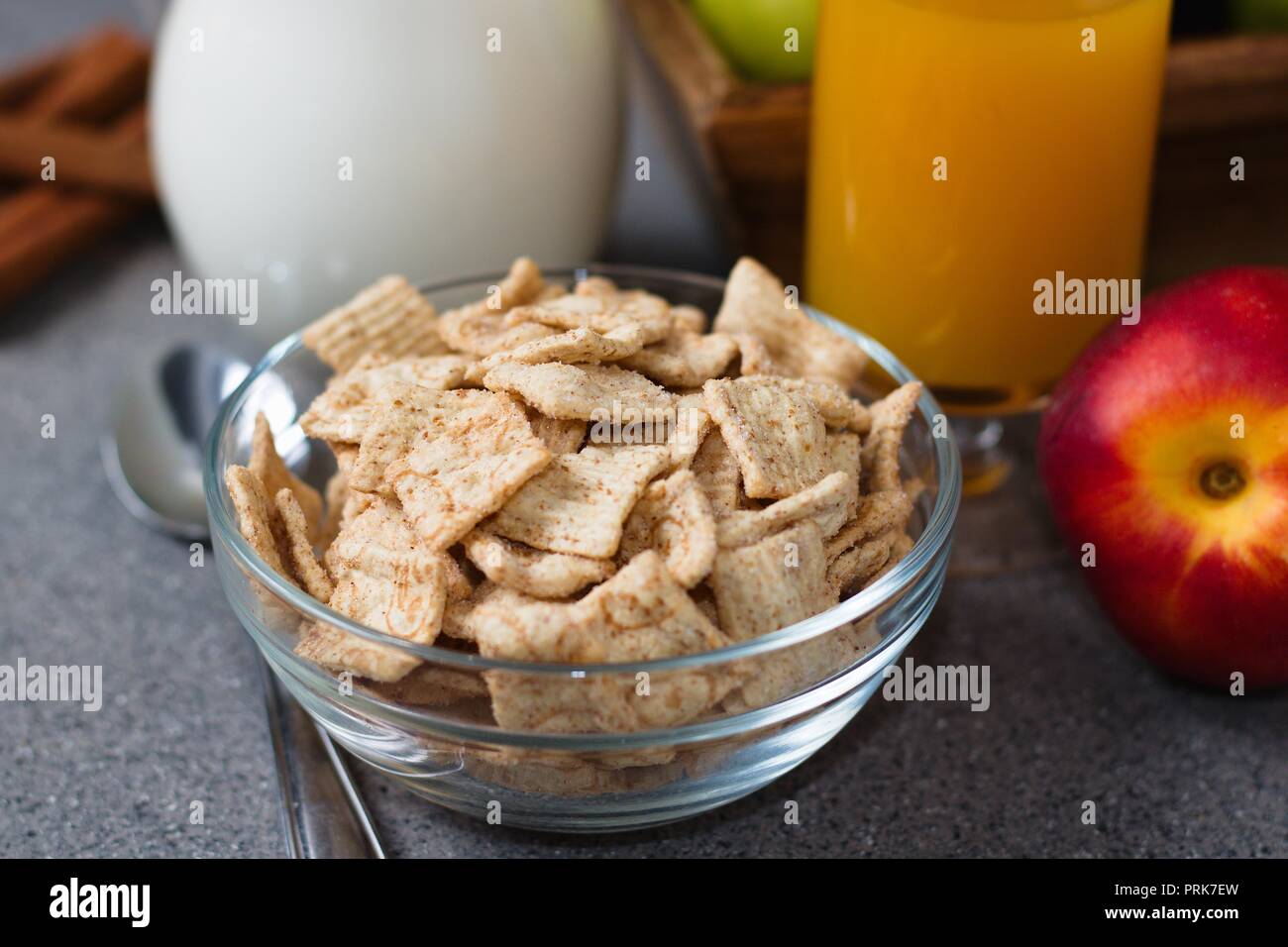 Cinnamon toast crunch hires stock photography and images Alamy