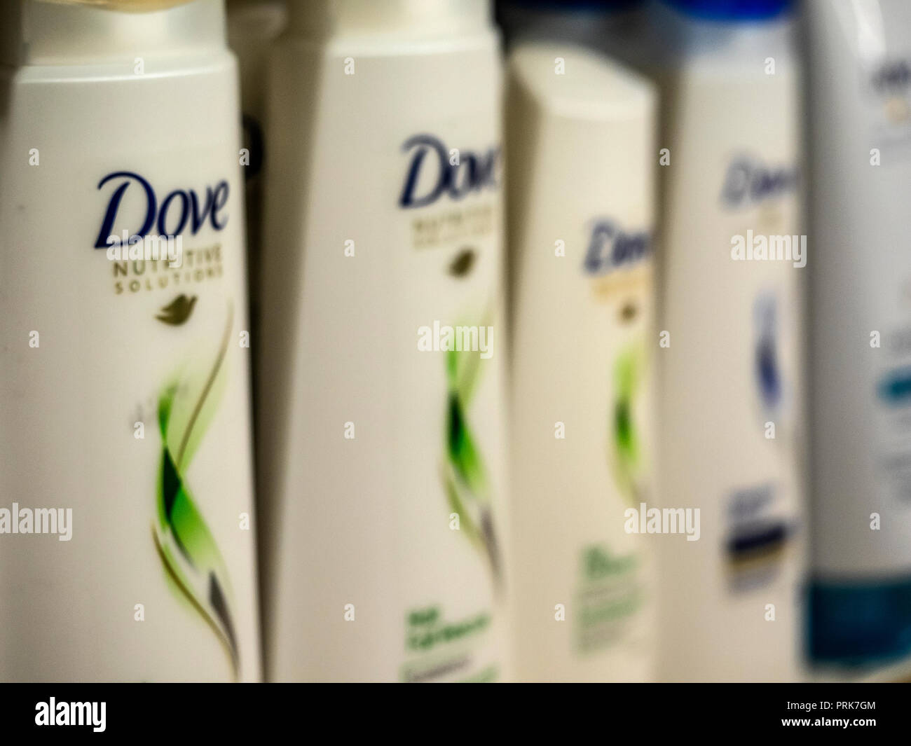 Dove shampoo hires stock photography and images Alamy