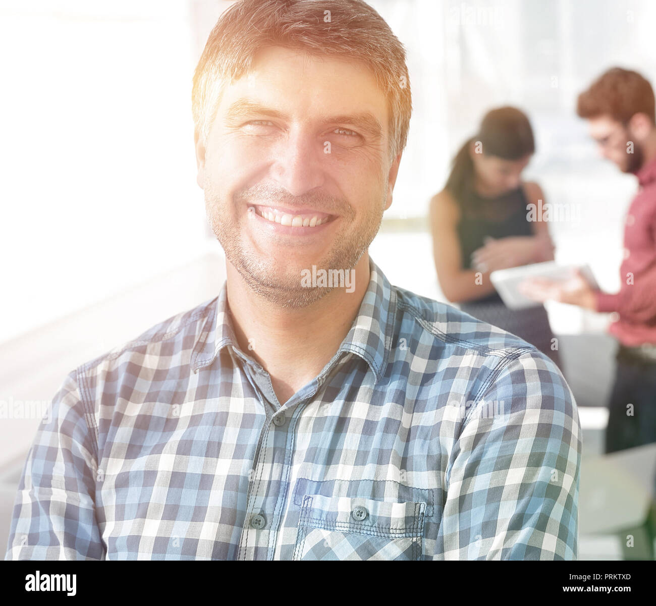 Casual businessman with arms crossed standing in the office Stock Photo ...