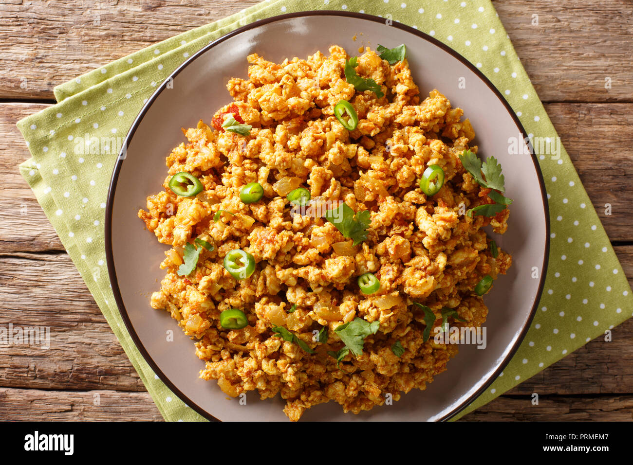 https://c8.alamy.com/comp/PRMEM7/indian-dish-chicken-keema-with-onions-tomatoes-spices-and-minced-meat-closeup-on-a-plate-horizontal-top-view-from-above-PRMEM7.jpg