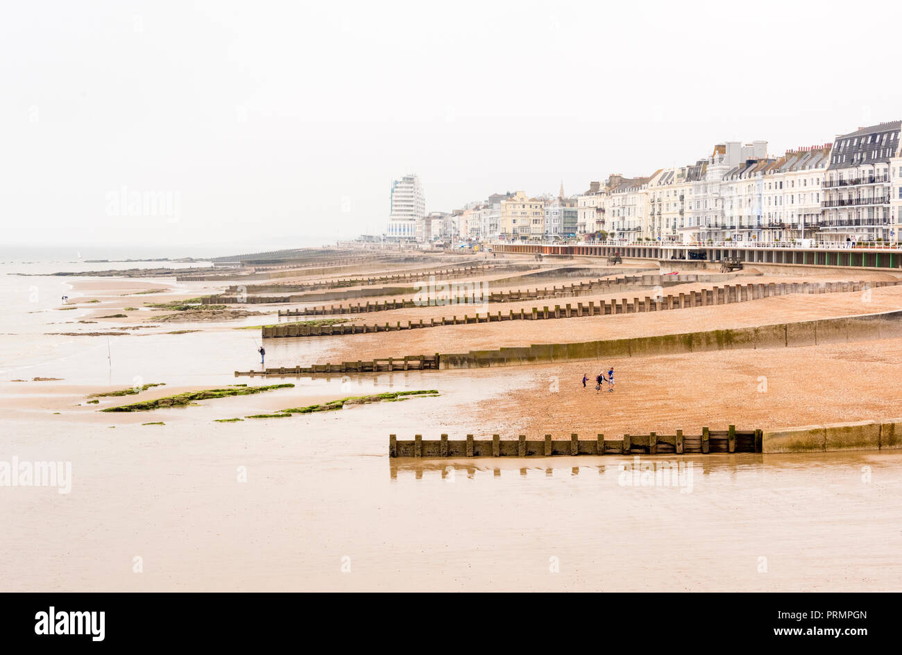 A low tide at Hastings beach, Sussex, England Stock Photo - Alamy