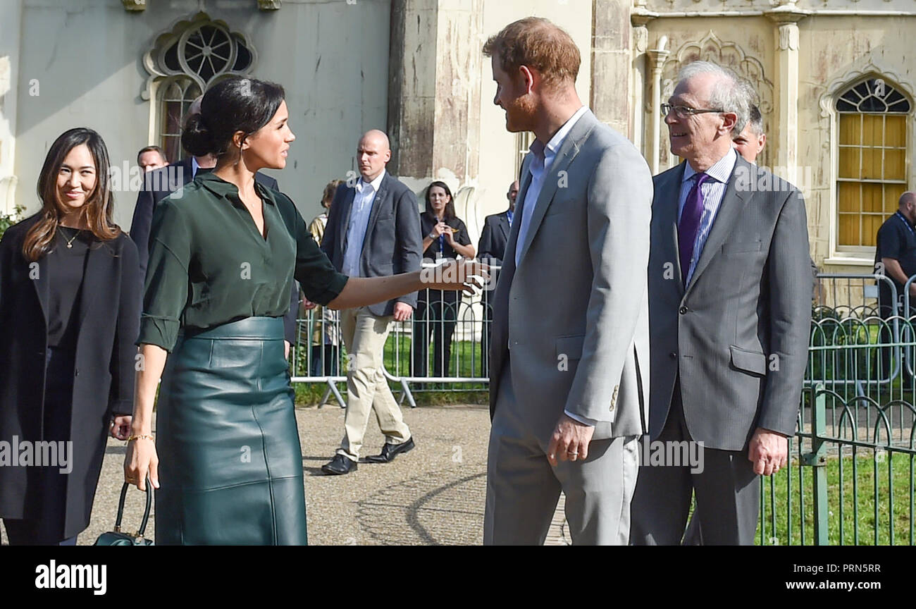 Brighton UK 3rd October 2018 - The Duke and Duchess of Sussex after visiting the Royal Pavilion in Brighton today as part of their first visit to the county where they have been to Chichester and Bognor as well as Brighton Credit: Simon Dack/Alamy Live News Stock Photo