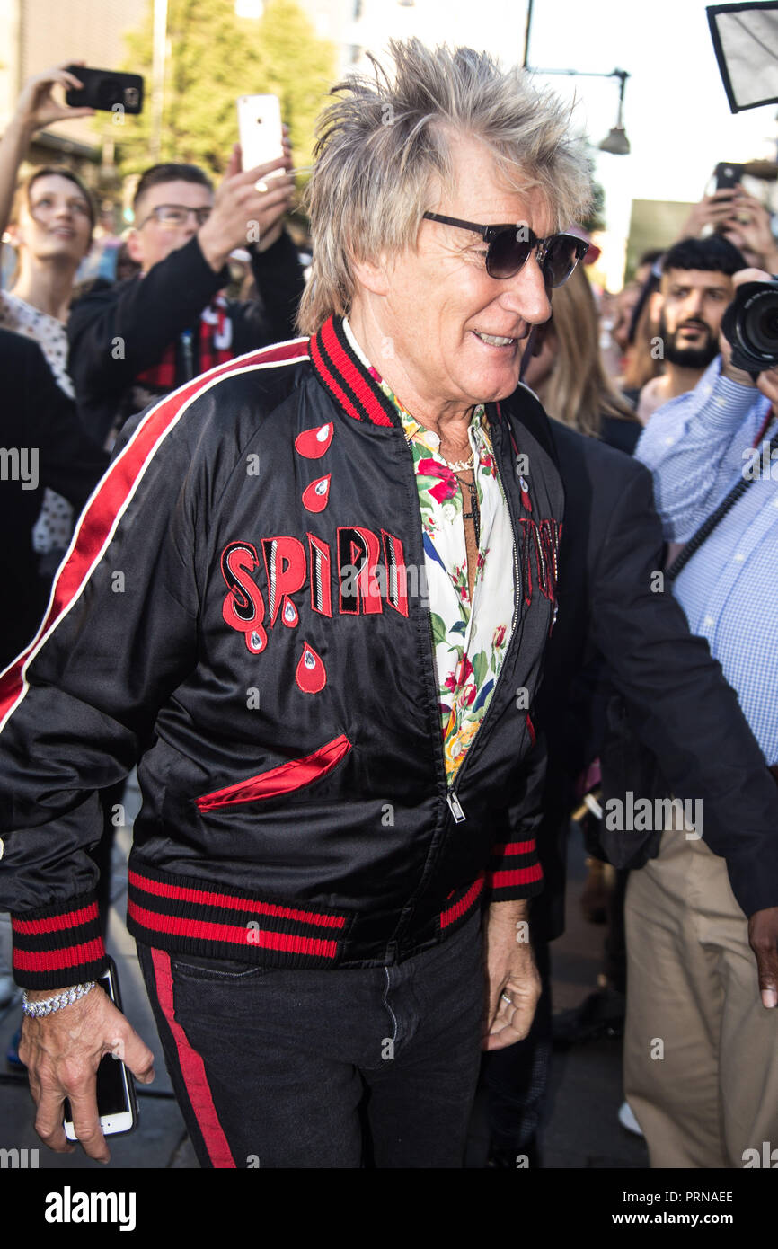 Rod Stewart High Resolution Stock Photography And Images Alamy https www alamy com london uk 3rd october 2018 sir rod stewart celebrates the release of blood red shoes at an exclusive hmv 363 oxford street signing event on 3rd october 2018 credit tom rosealamy live news image221130742 html