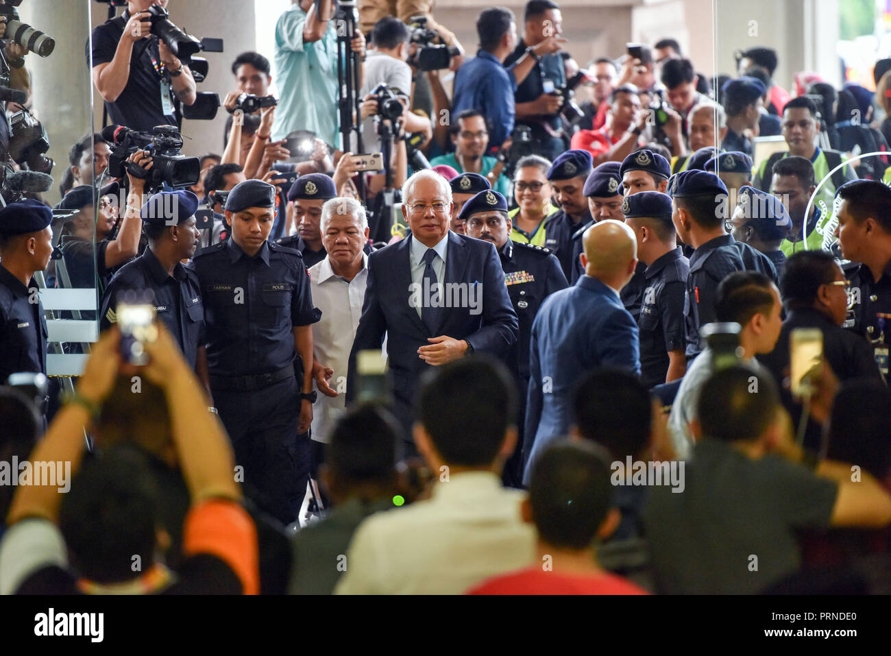 Kuala Lumpur, Malaysia. 4th Oct, 2018. Former Malaysian Prime Minister Najib Razak (C) arrives at a court in Kuala Lumpur, Malaysia, on Oct. 4, 2018. Rosmah Mansor, wife of former Malaysian Prime Minister Najib Razak, was charged on Thursday with money laundering and tax evasions as the country continues its probe into state investment firm 1Malaysia Development Berhad (1MDB). Credit: Chong Voon Chung/Xinhua/Alamy Live News Stock Photo