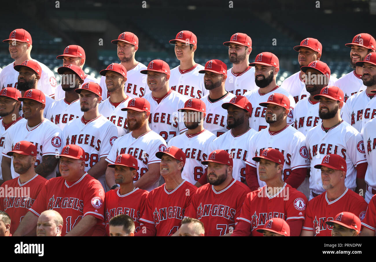 Los Angeles Angels players and coaching staff pose for the team photo  before the Major League Baseball game at Angel Stadium in Anaheim,  California, United States, August 28, 2018. Credit: AFLO/Alamy Live