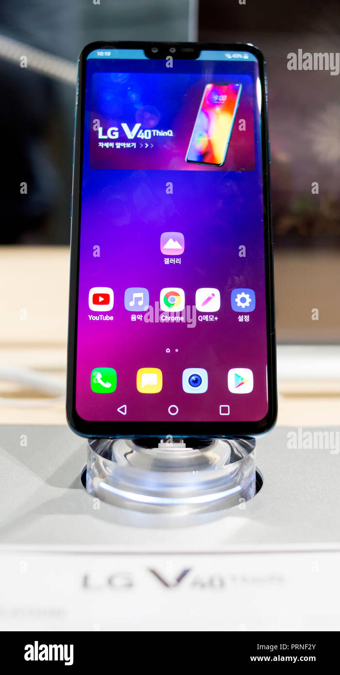 LG V40 ThinQ, Oct 4, 2018 : LG Electronics' new smartphone, LG V40 ThinQ is  displayed during a showcase event at LG Science Park in Seoul, South Korea.  The new flagship V40